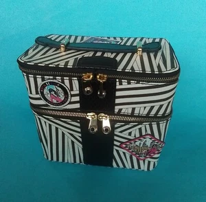HENRI BENDEL DISTRUD STRIPES ZUGETUI, REISEETUI BRAUN NEW YORK MÄDCHEN NEU OHNE ETIKETT - Bild 1 von 13
