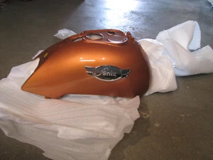Derbi Fenix 50 Coperchio Del Serbatoio IN Bronzo 00H00402711 - Bild 1 von 1
