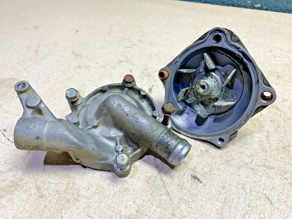 1992 HONDA SHADOW 1100 ENGINE WATER PUMP & HOUSING - Image 1 of 3