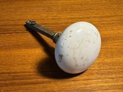 Perilla de puerta de porcelana blanca vintage antigua manija oscura proyecto de restauración Foto 1 de 4