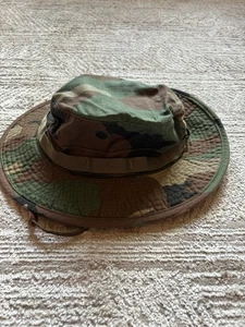 Cappello Boonie mimetico US Military Woodland tipo II giungla taglia 7 1/4 data 1985 - Foto 1 di 11