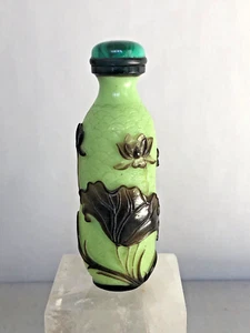 Botella de tabaco tallada en vidrio chino vintage firmada con tapón de malaquita - Imagen 1 de 12
