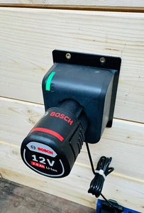 Bosch Professional 12V Akku Ladegerät Wandhalter Halter - Bild 1 von 4