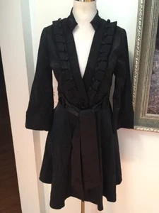 NUEVO CON ETIQUETAS PLASTIC ISLAND ANTHROPOLOGIE Corbata Plisada con Volantes Negra CINTURÓN TRENCH M - Imagen 1 de 10
