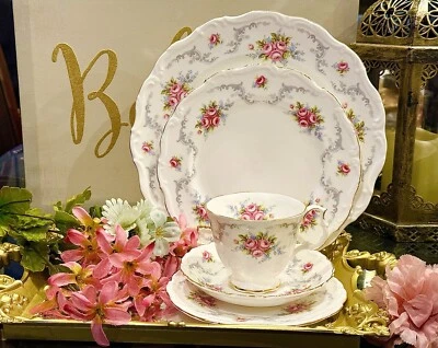 ¡Bonito! Juego de cena tranquilo Royal Albert 1969 vintage para 6 personas (30 piezas) Foto 1 de 4