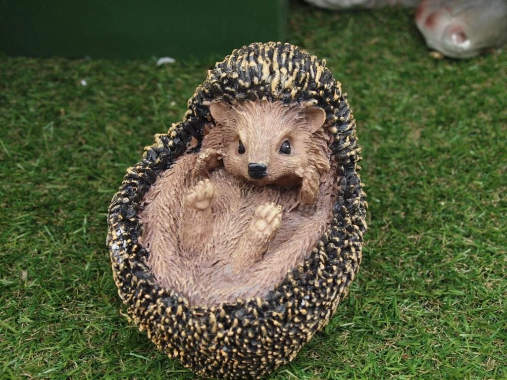 Lebensechte Igel-Familie Als Garten-Figuren – Kleine & Große Statuen Für Rasen, Terrasse Oder Beet