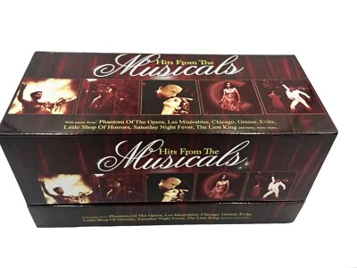 Hits From The Musicals 20 CD Box Set Phantom of Opera Grease Chicago Lion King + Foto 1 de 4