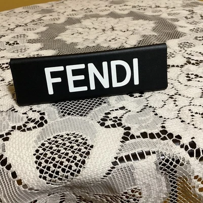 Estuche rígido para gafas/gafas de sol Fendi con tela Foto 1 de 4