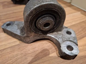 ALFA166 2.0 TWINSPARK TOP BRACKET/MOUNTING WITH BUSH P/N 46435096 98-07 - Picture 1 of 2