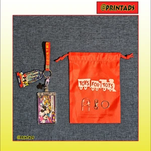 Disney Mickey Mouse $0 Value Gift Card Custom Keychain + Free Toy Bag! #2 - Picture 1 of 10