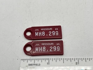 Pair Of 2 Vintage Plastic 1965 Missouri DAV Veterans License Plate Keychain Tags - Picture 1 of 3