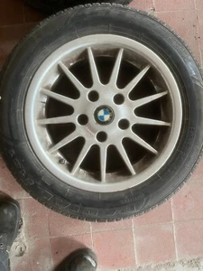 Alufelgen Satz BMW mit Reifen - Bild 1 von 10