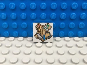 Lego Harry Potter 2x2 Gray Decorated tile Hogwarts Shield Pattern 4842  - Picture 1 of 2