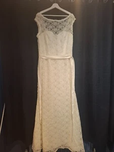 Mori Lee lace wedding dress fits a size 18-24. Needs dry cleaning, been in store - Picture 1 of 7