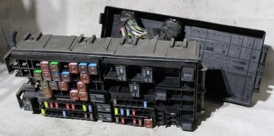 Ford Explorer 2014 2015 Fuse Box Relay Junction Block Module - Image 1 of 2