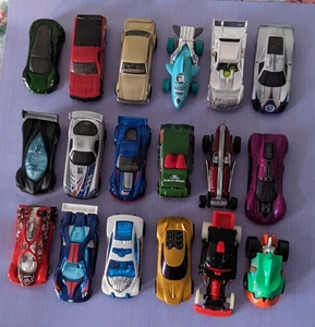 ty10~ Hot Wheels 🏎️🚓 Mixed LOT of 18- Cars Bus Trucks Hot Rods - LOOSE🚓🏎️~ - Picture 1 of 4