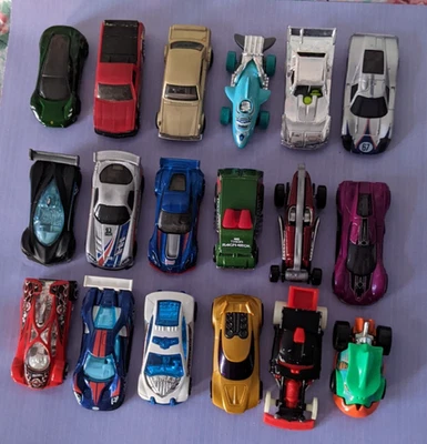 27) ~ Hot Wheels 🏎️🚓 Mixed LOT of 18- Cars Bus Trucks Hot Rods - LOOSE🚓🏎️~ - Image 1 of 4