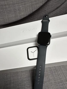 Apple Watch Series 4 44mm Edelstahl Space Schwarz GPS+CEL Sport Band Schwarz - Bild 1 von 4