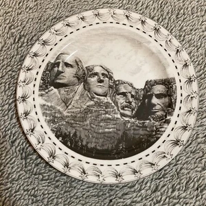 222 FIFTH SLICE OF LIFE MOUNT RUSHMORE By KENT BARTON 8" SALAD PLATE - Picture 1 of 4