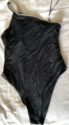 Traje de baño Zara negro de una pieza 1 hombro beige ganchillo costura talla L nuevo con etiquetas Foto 1 de 4