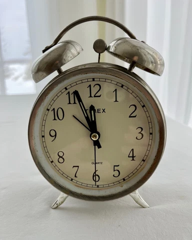 Timex Quartz Metal TWIN BELL Battery Operated ALARM CLOCK Vintage Cover
