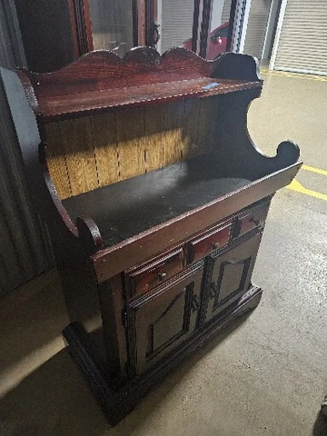 Dry Drink Station. Wooden Cover
