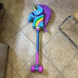 Fortnite Rainbow Smash 39” Premium Pickaxe CosPlay Disfraz Halloween Epic 2018 - Imagen 1 de 10