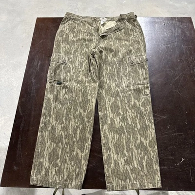 Mossy Oak Bottomland Cargo Hunting Pants – Men’s Large - Image 1 of 4