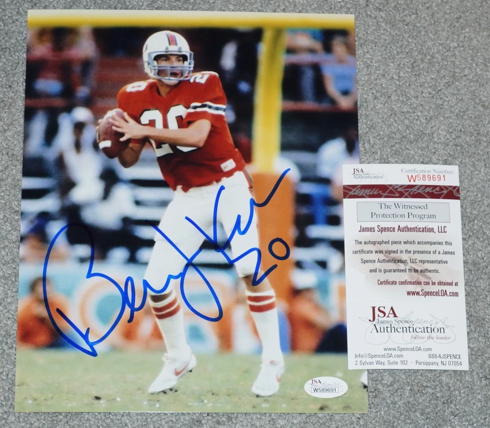 Foto 8x10 firmada por Bernie Kosar #20 de los huracanes de Miami + certificado de autenticidad de testigo de la JSA W589691 Foto 1 de 1