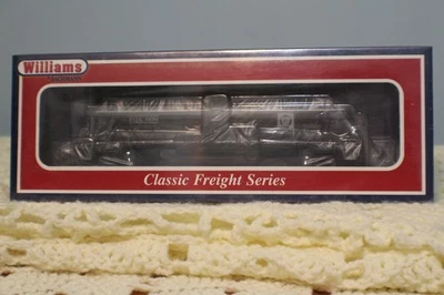 Williams #47113 3 Dome tank Car Philadelphia Quartz Company - Image 1 of 2