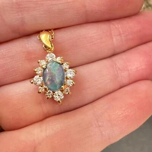 Signed SWK-E Faux Opal Pendant Necklace – Gold Tone, Vintage Style Sparkle Chain - Bild 1 von 4