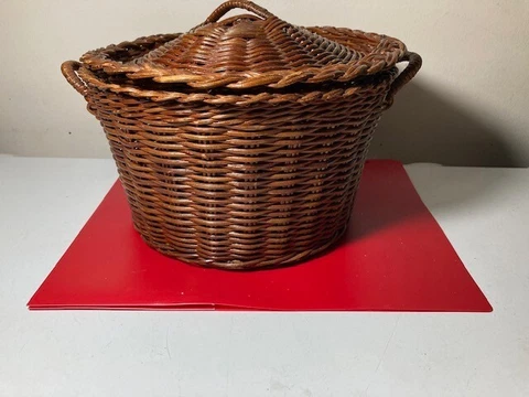 Vintage Wicker Basket with Removable Lid Cover