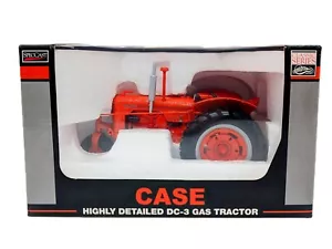 1/16 Case Highly Detailed DC-3 Gas Tractor - Picture 1 of 3