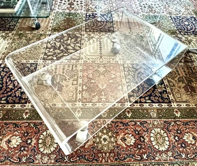 Table basse sur roulettes en plexiglas années 70/80 - Voir descriptif - Photo 1/4