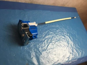 Cerradura puerta trasera izquierda original Fiat 500L a partir del año 2012 X17M15-33089-52018125 NUEVO - Imagen 1 de 5