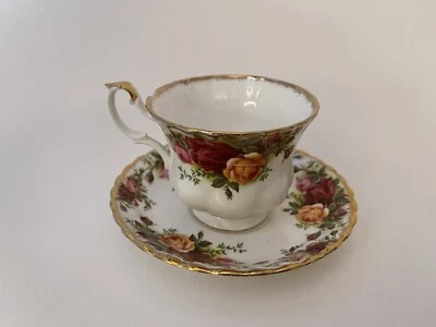 Juego de taza de té y platillo vintage Royal Albert Old Country Roses - porcelana de hueso Foto 1 de 4