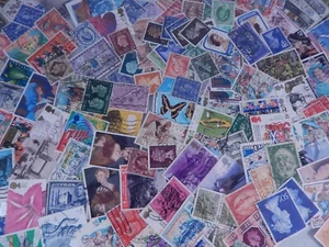 GREAT BRITAIN STAMPS Lot Collection YOU GET PHOTOS ALL 300 UK United Kingdom - Imagen 1 de 11