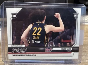 2024 Panini Instant Caitlin Clark - RB Rookie Scoring Record #218 RC - Febbre - Foto 1 di 2