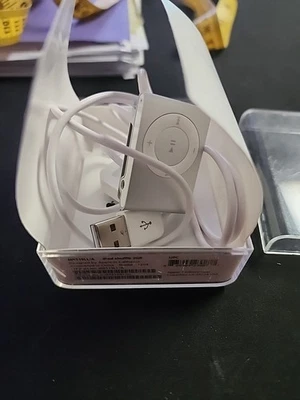 Apple MB225LL/A 1GB 2ª Generación iPod Shuffle Plateado - Nueva Caja Abierta Foto 1 de 4