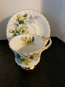 Vintage Queen Anne gelb Blumen Tasse & Untertasse Bone China TOP - Bild 1 von 2