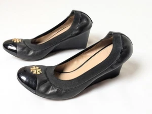 Tory Burch Jolie Scrunch Wedge Glossy Black Leather Pumps 2.5" Heels Size 6.5 - Picture 1 of 7