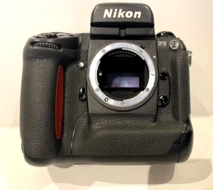 Nikon F5 35mm SLR AF Film Camera Black Body Only Really Nice Tested Read - Picture 1 of 13