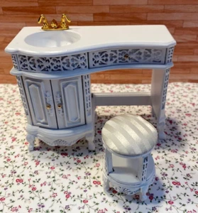 Fregadero Avalon blanco miniatura para casa de muñecas con taburete de la colección Platinum - Imagen 1 de 3