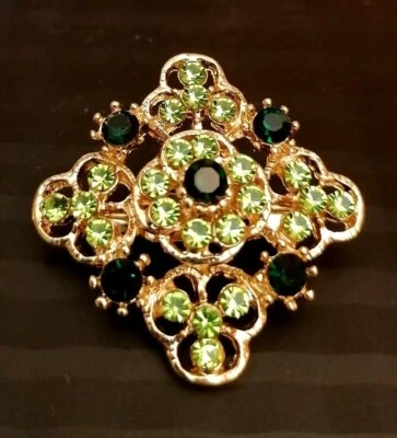 PREGIATA SPILLA '30s GIADA,SMERALDI, LEGA ORO-GIALLO/ARGENTO,USO/COLLEZIONISMO ! - Immagine 1 di 4