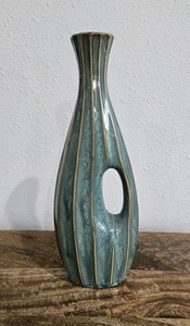 Vaso astratto metà secolo verticale a costine ceramica smaltata Teal foro ritaglio unico - Foto 1 di 9