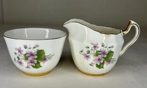 Juego de crema y azúcar de porcelana fina acanalada - racimos violetas con adornos dorados - Imagen 1 de 13