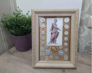 Collezione souvenir 21 pz.vecchie monete romane "Imperatore " in cornice - Foto 1 di 10
