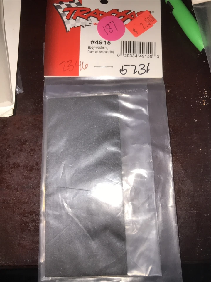 TRAXXAS 4915 = FOAM ADHESIVE BODY WASHER (10): T-MAXX, E-MAXX, UNIVERSAL - Image 1 of 1