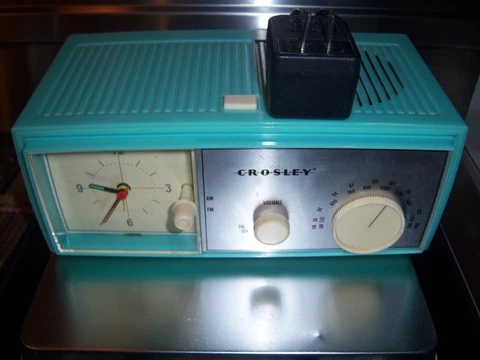 NICE! COLLECTOR VTG  Mid Century STYLE WORKING CROSLEY GREEN Clock Radio Cover