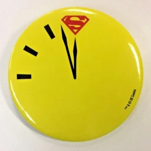 DOOMSDAY OROLOGIO SPILLA PULSANTE DIAMETRO 2 1/4" DC COMICS PROMO NUOVO MAI USATO - Foto 1 di 1
